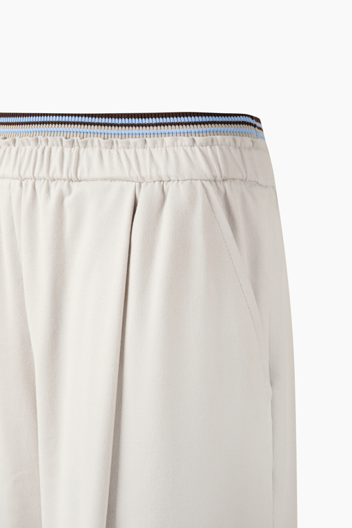 https://img.benettonmall.com/PARTS/KB/26F/BAPT35641BE_MB_D3.jpg