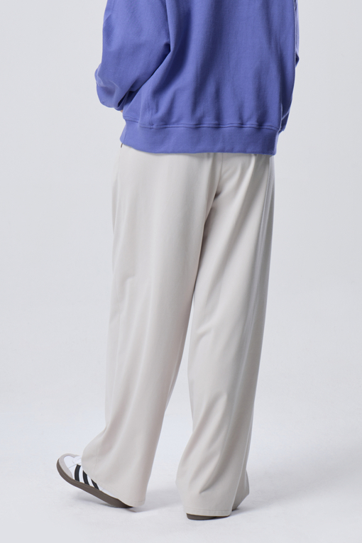 https://img.benettonmall.com/PARTS/KB/26F/BAPT35641BE_MB_M1.jpg?cb=1788777022
