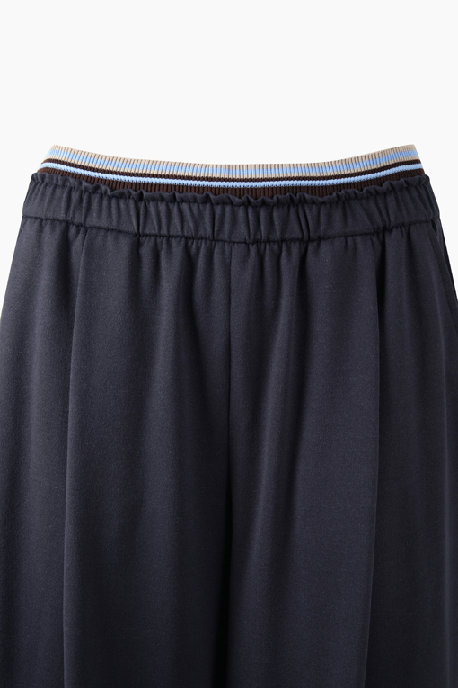 https://img.benettonmall.com/PARTS/KB/26F/BAPT35641DN_MB_D2.jpg