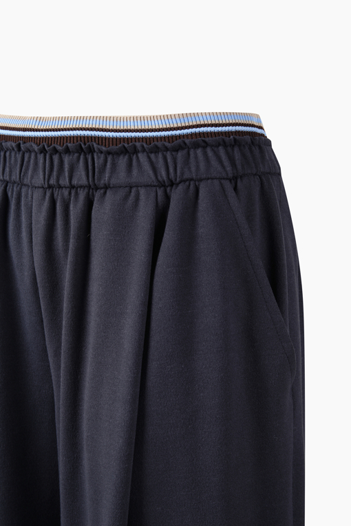 https://img.benettonmall.com/PARTS/KB/26F/BAPT35641DN_MB_D3.jpg