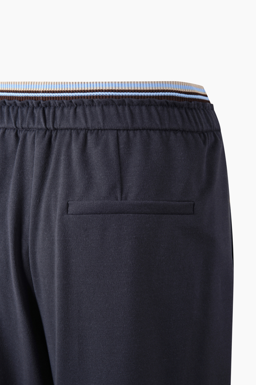 https://img.benettonmall.com/PARTS/KB/26F/BAPT35641DN_MB_D4.jpg
