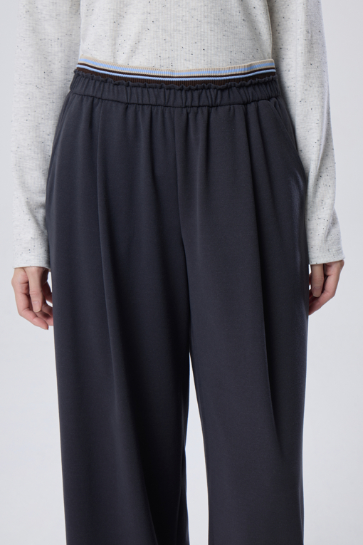 https://img.benettonmall.com/PARTS/KB/26F/BAPT35641DN_MB_M2.jpg?cb=1788777022