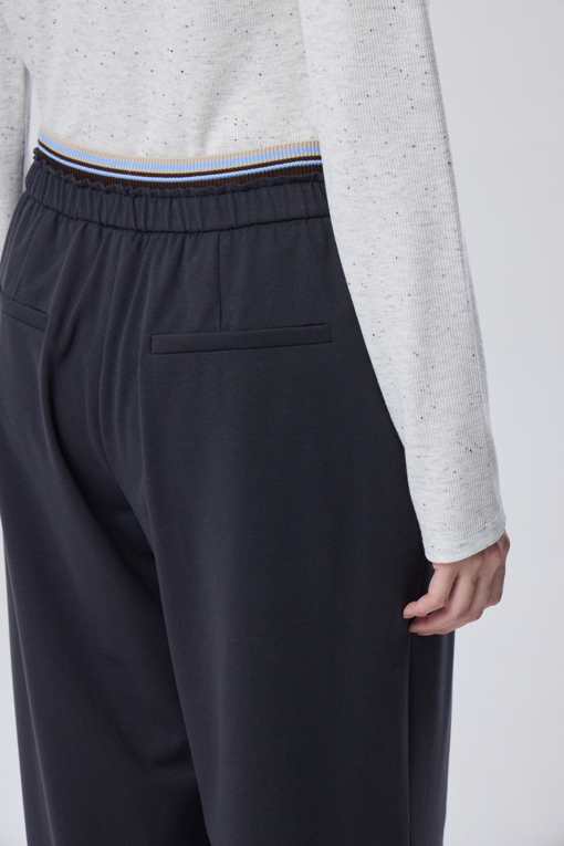https://img.benettonmall.com/PARTS/KB/26F/BAPT35641DN_MB_M4.jpg?cb=1788777022