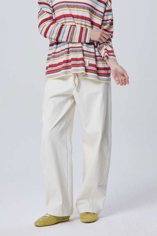 https://img.benettonmall.com/PARTS/KB/26F/BAPT36641IV_MB_M0.jpg?cb=1788777022