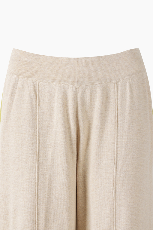 https://img.benettonmall.com/PARTS/KB/26F/BAPT37641BE_MB_D2.jpg