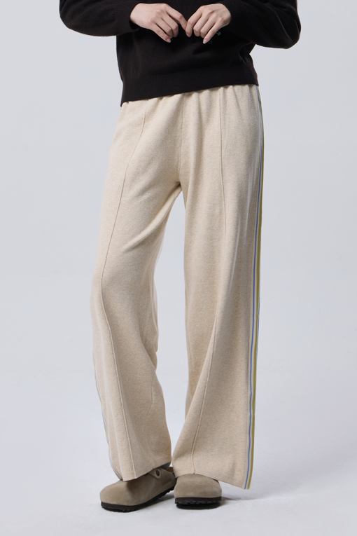 https://img.benettonmall.com/PARTS/KB/26F/BAPT37641BE_MB_M0.jpg?cb=1788777022