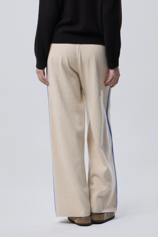 https://img.benettonmall.com/PARTS/KB/26F/BAPT37641BE_MB_M1.jpg?cb=1788777022