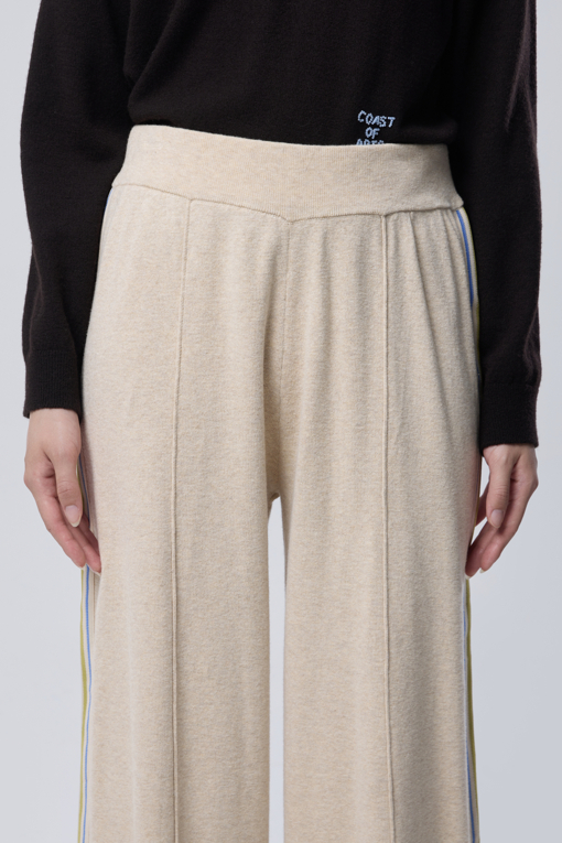 https://img.benettonmall.com/PARTS/KB/26F/BAPT37641BE_MB_M2.jpg?cb=1788777022