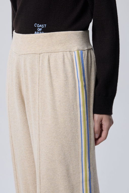 https://img.benettonmall.com/PARTS/KB/26F/BAPT37641BE_MB_M3.jpg?cb=1788777022