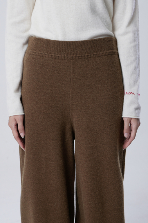 https://img.benettonmall.com/PARTS/KB/26F/BAPT55661BR_MB_M2.jpg