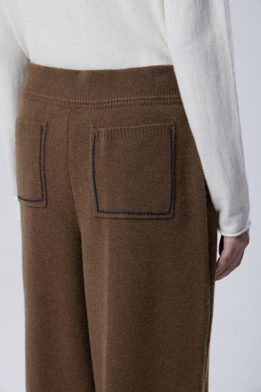 https://img.benettonmall.com/PARTS/KB/26F/BAPT55661BR_MB_M4.jpg