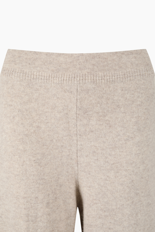 https://img.benettonmall.com/PARTS/KB/26F/BAPT55661IV_MB_D2.jpg