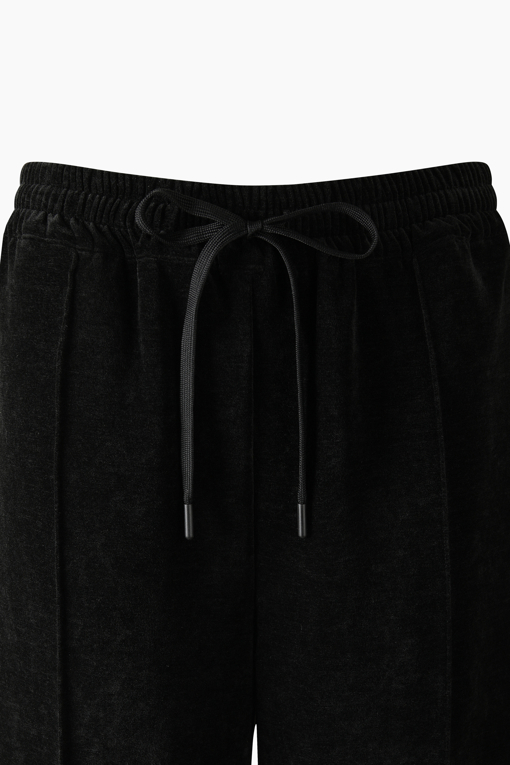 https://img.benettonmall.com/PARTS/KB/26F/BAPT57661BK_MB_D2.jpg