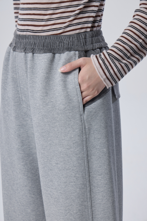 https://img.benettonmall.com/PARTS/KB/26F/BAPT72661GR_MB_M3.jpg