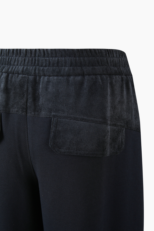 https://img.benettonmall.com/PARTS/KB/26F/BAPT72661NY_MB_D4.jpg