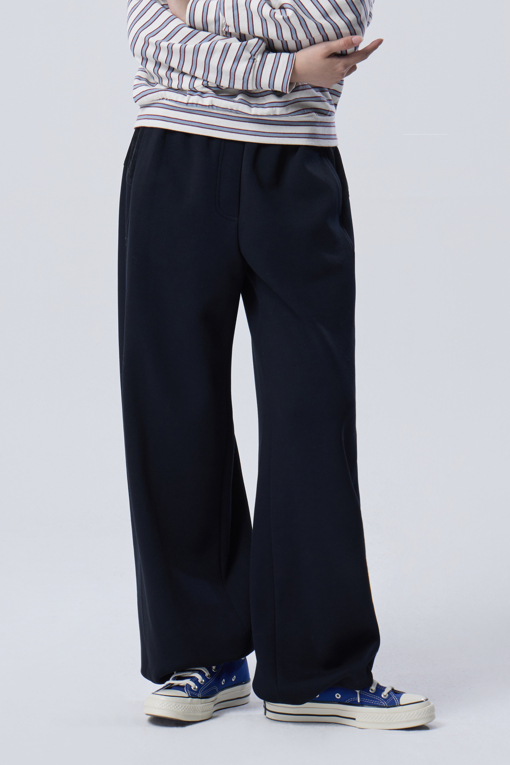 https://img.benettonmall.com/PARTS/KB/26F/BAPT72661NY_MB_M0.jpg