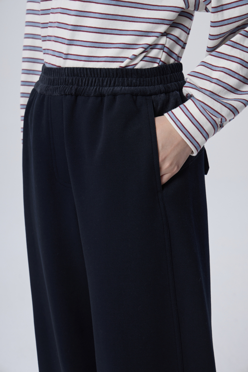 https://img.benettonmall.com/PARTS/KB/26F/BAPT72661NY_MB_M3.jpg