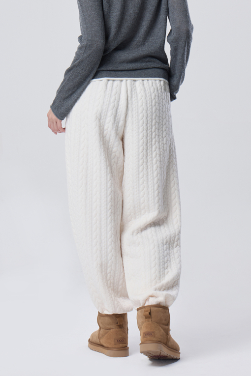 https://img.benettonmall.com/PARTS/KB/26F/BAPTE1661IV_MB_M1.jpg?cb=1788777022