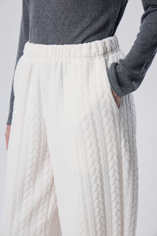 https://img.benettonmall.com/PARTS/KB/26F/BAPTE1661IV_MB_M3.jpg?cb=1788777022