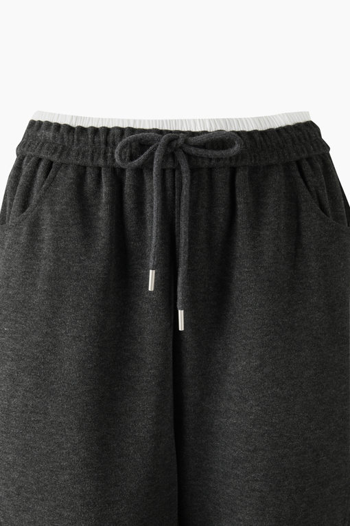 https://img.benettonmall.com/PARTS/KB/26F/BAPTE4661DG_MB_D2.jpg