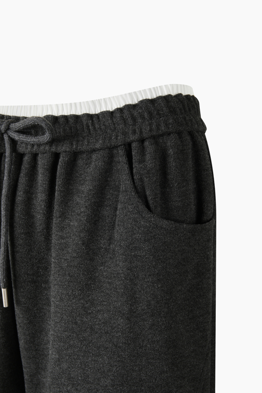 https://img.benettonmall.com/PARTS/KB/26F/BAPTE4661DG_MB_D3.jpg