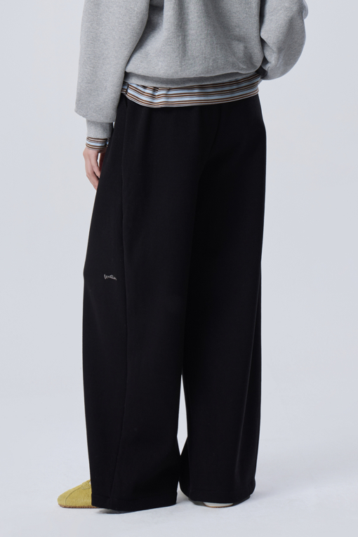 https://img.benettonmall.com/PARTS/KB/26F/BAPTF2661BK_MB_M1.jpg