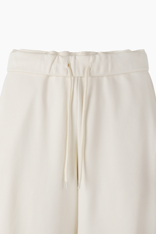 https://img.benettonmall.com/PARTS/KB/26F/BAPTF4661CR_MB_D4.jpg