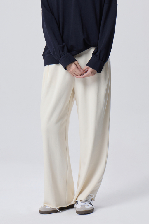 https://img.benettonmall.com/PARTS/KB/26F/BAPTF4661CR_MB_M0.jpg