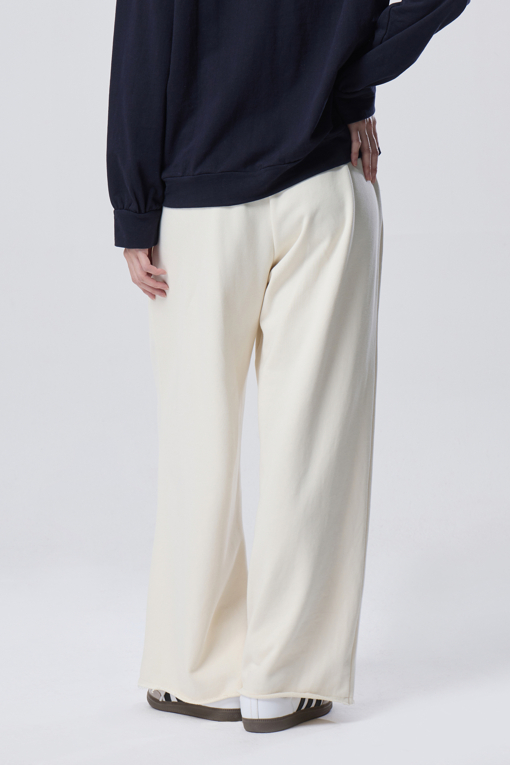 https://img.benettonmall.com/PARTS/KB/26F/BAPTF4661CR_MB_M1.jpg