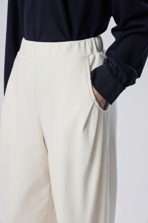 https://img.benettonmall.com/PARTS/KB/26F/BAPTF4661CR_MB_M3.jpg