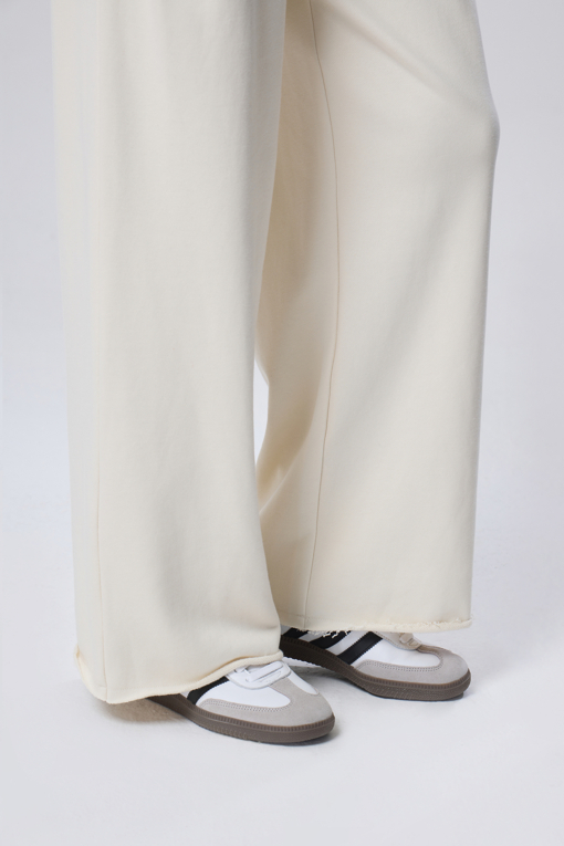 https://img.benettonmall.com/PARTS/KB/26F/BAPTF4661CR_MB_M4.jpg