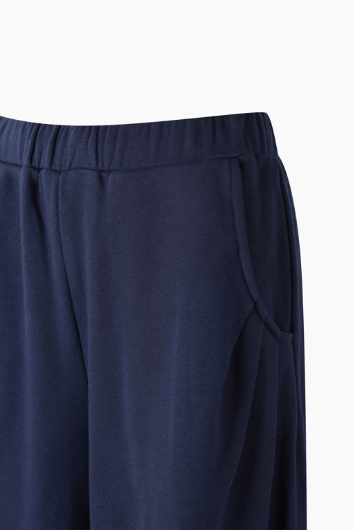 https://img.benettonmall.com/PARTS/KB/26F/BAPTF4661NY_MB_D3.jpg