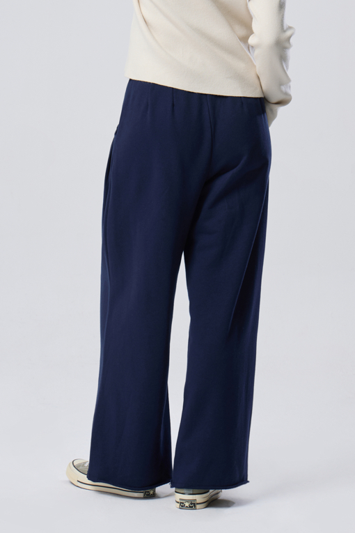 https://img.benettonmall.com/PARTS/KB/26F/BAPTF4661NY_MB_M1.jpg