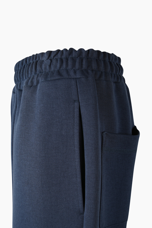 https://img.benettonmall.com/PARTS/KB/26F/BAPTG1661DN_MB_D3.jpg
