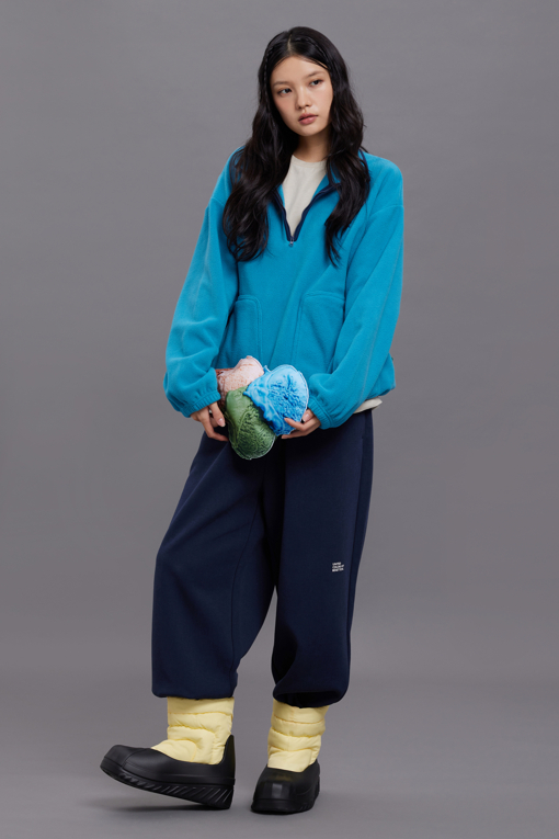 https://img.benettonmall.com/PARTS/KB/26F/BAPTG1661DN_MB_M10.jpg