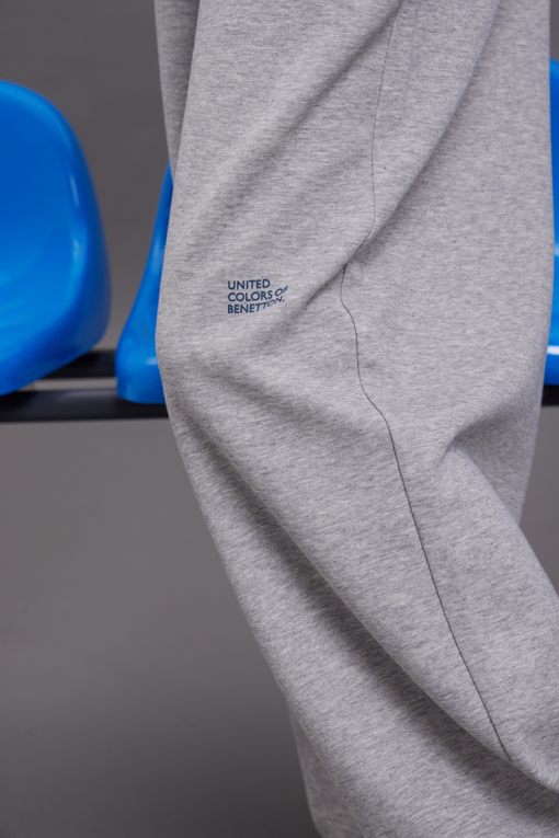 https://img.benettonmall.com/PARTS/KB/26F/BAPTG1661MG_MB_M4.jpg