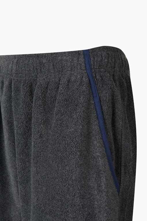 https://img.benettonmall.com/PARTS/KB/26F/BAPTG2661DG_MB_D3.jpg