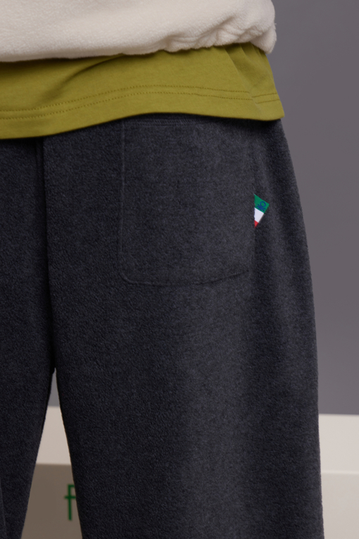 https://img.benettonmall.com/PARTS/KB/26F/BAPTG2661DG_MB_M15.jpg