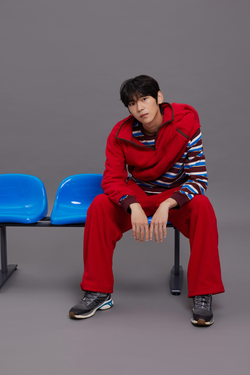 https://img.benettonmall.com/PARTS/KB/26F/BAPTG2661RD_MB_M7.jpg