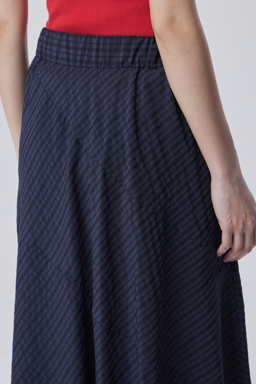 https://img.benettonmall.com/PARTS/KB/26F/BASK01641DN_MB_D4.jpg?cb=1788777022