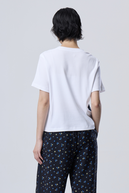 https://img.benettonmall.com/PARTS/KB/26F/BATS31641WH_MB_D1.jpg?cb=1788777022