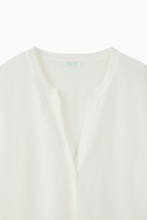 https://img.benettonmall.com/PARTS/KB/26S/BAKCF4631WH_MB_D12.jpg