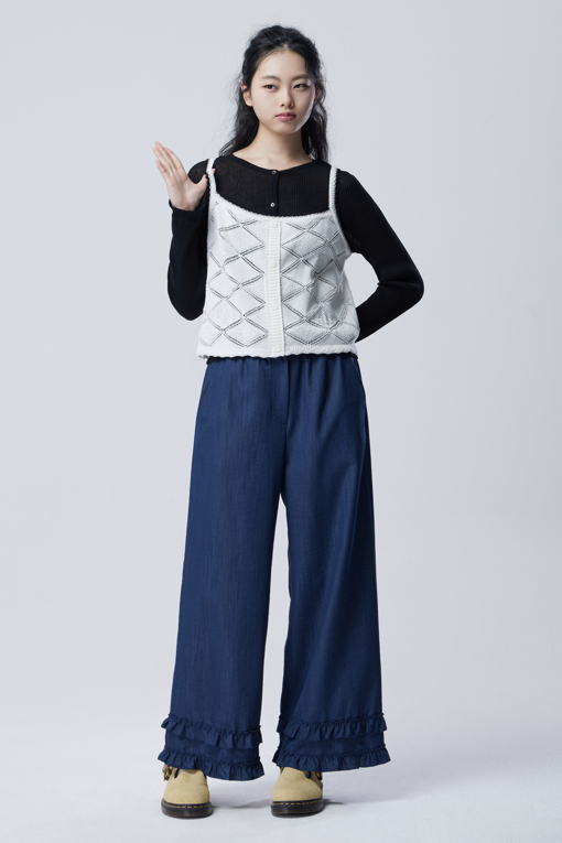 https://img.benettonmall.com/PARTS/KB/26S/BAKV71631WH_MB_D5.jpg