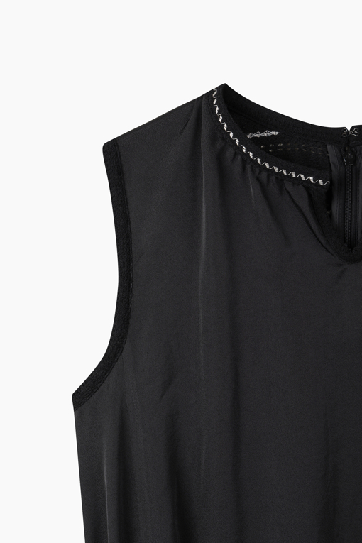 https://img.benettonmall.com/PARTS/KB/26S/BAOP57631BK_MB_D3.jpg
