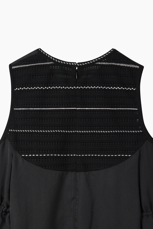 https://img.benettonmall.com/PARTS/KB/26S/BAOP57631BK_MB_D6.jpg