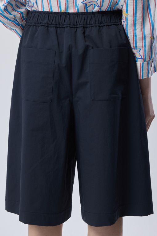 https://img.benettonmall.com/PARTS/KB/26S/BAPT56631DN_MB_D4.jpg