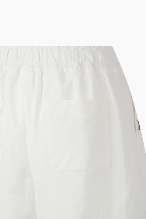 https://img.benettonmall.com/PARTS/KB/26S/BAPT56631WH_MB_D15.jpg