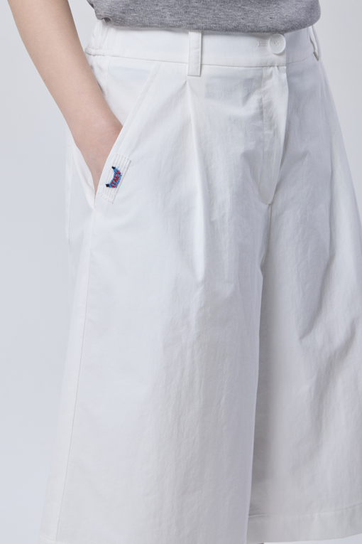 https://img.benettonmall.com/PARTS/KB/26S/BAPT56631WH_MB_D3.jpg