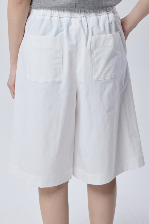 https://img.benettonmall.com/PARTS/KB/26S/BAPT56631WH_MB_D4.jpg