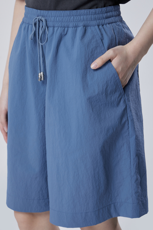 https://img.benettonmall.com/PARTS/KB/26S/BAPT57631BL_MB_D3.jpg
